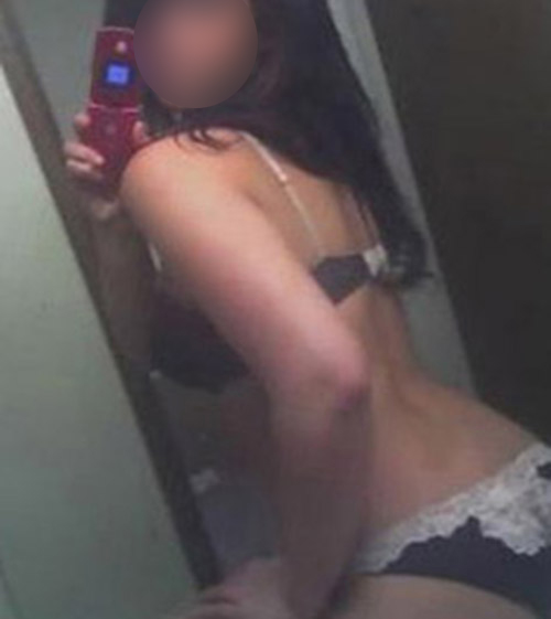 GAY EN LEVRETTE PLAN CUL DANS LA NIEVRE Bogoss grosse bite je cherche du cul