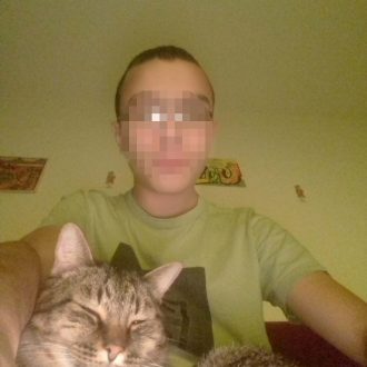 jeune homme célibataire de 18 ans