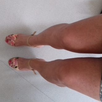 travesti très féminine cherche homme bien monté à Clermont Ferrand