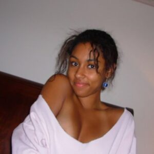 Jeune femme black étudiante à Rennes