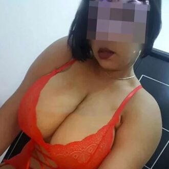 Beurette pulpeuse en lingerie rouge à Strasbourg, cherche rencontre sexy sensuelle avec homme élégant et sûr de lui