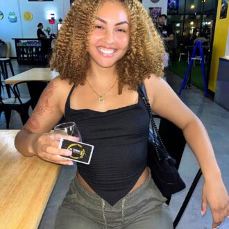 Femme à La Réunion avec silhouette sportive et style simple cherche rencontre adulte authentique et moments de complicité