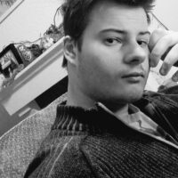 Acteur porno débutant Vesoul baise sans capote test HIV ok