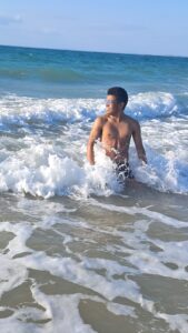 Jeune étudiant puceau a Versailles