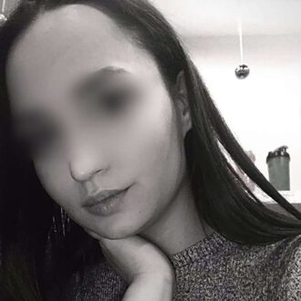 Beurette dominatrice à Lyon au regard calme et autoritaire, cherche soumis pour jeu BDSM discret et raffiné