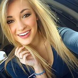 Femme blonde douce mais exigeante à Rennes en quête d'une rencontre sérieuse avec un homme mature