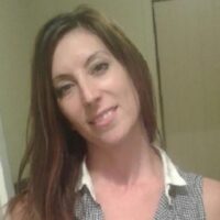 Femme brune naturelle à Besançon partage une lettre intime pour un plan cul sincère