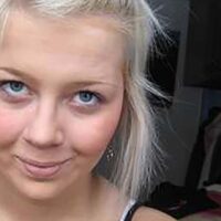 Fille blonde naturelle à Lorient publiant une annonce rencontre simple et sincère