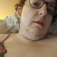 Femme ronde sexy en lingerie à Paris cherchant un plan cul d’un soir protégé