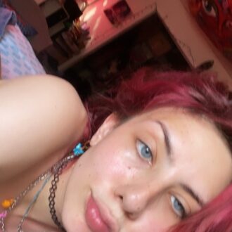 Femme chaude à Paris aimant la levrette, le 69 et les caresses, propose plan sexe réel avec contact par mail