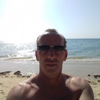 Homme sportif cherche plan cul et plus si affinité à Tours