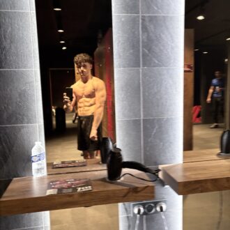 Homme curieux et bien membré cherche nouvelles expériences sensuelles à Marseille