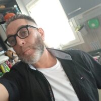 Homme séduisant dispo pour câlins à Orléans