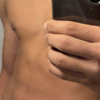 Jeune homme musclé cherche échange de nudes à Nîmes