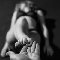 Homme 40 ans Nice fétichiste des pieds cherche partenaire régulière pour moments sensuels respectueux