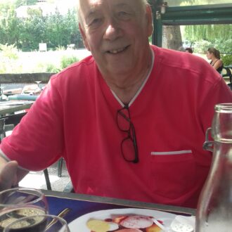 Homme 60 ans veuf cherche femme majeure pour moments intimes à Orange