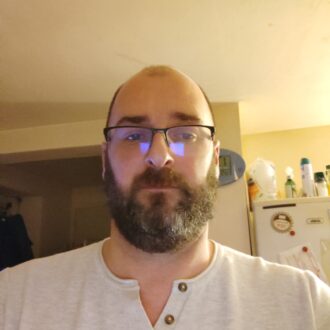 Homme cherche rencontre discrète en voiture pour moment intime à Brest