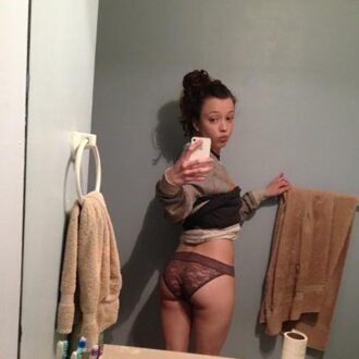 Femme de 21 ans à Fort de France cherche plan q sans prise de tête avec homme pour se changer les idées