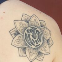 Femme tatouee 54 ans à Clermont Ferrand pour plan cul simple et discret