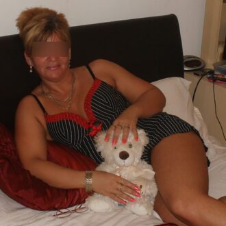 Femme 58 ans à Sevran cherchant homme mûr pour sexe sevran discret