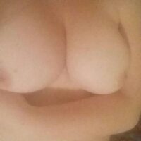 Femme brune yeux bleus 1m65 à Mulhouse cherchant homme pour sexe à mulhouse et soirée coquine